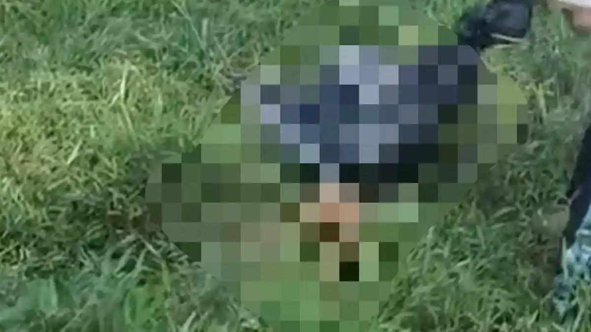 DIGIGIT ANJING - Tangkapan layar video amatir warga terkait temuan bocah berinisial MAS (9) yang diduga tewas karena digigit anjing pemburu di wilayah Jasinga, Kabupaten Bogor.