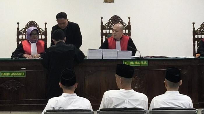 KORUPSI-Sidang perdana perkara dugaan tindak pidana korupsi hasil Operasi Tangkap Tangan (OTT) di Kabupaten Rejang Lebong resmi digelar di Pengadilan Tindak Pidana Korupsi (Tipikor) pada Pengadilan Negeri Bengkulu, Selasa (9/6/2026).