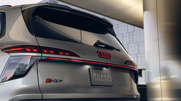 2027 Audi SQ7 rear badging and hatch detail