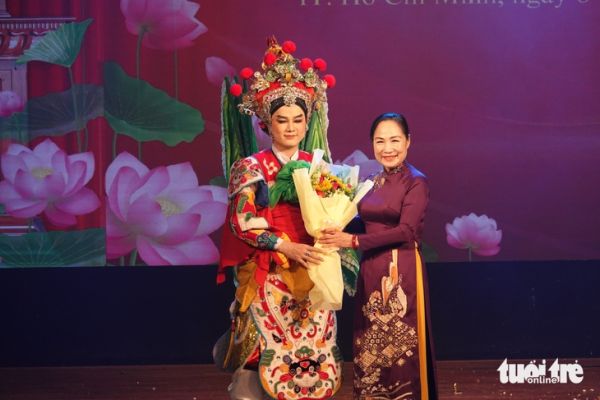 sân khấu - Ảnh 2.