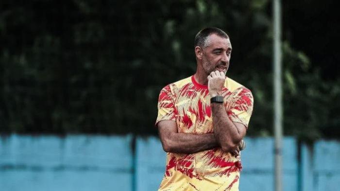 Ze Gomes saat masih menjadi pelatih Arema FC