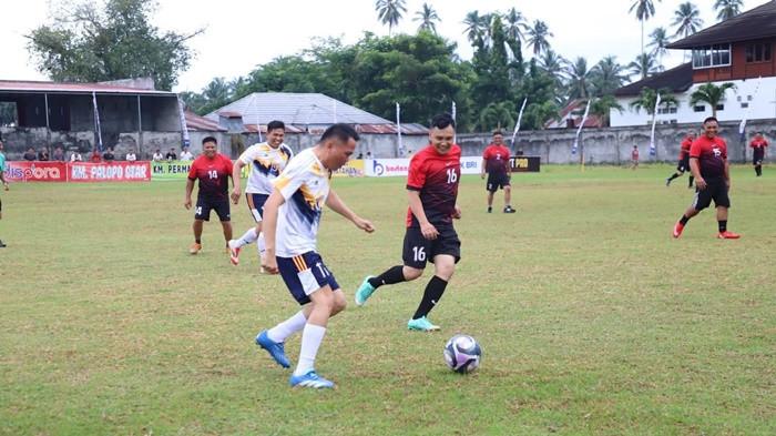 Bupati Minahasa Tenggara Ronald Kandoli membuka turnamen sepakbola Kapolres Mitra Cup 2026.