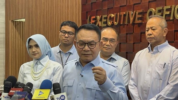 Kepala Kantor Staf Presiden (KSP) Dudung Abdurachman membantah isu yang menyebut dirinya memiliki titik operasional dapur untuk program Makan Bergizi Gratis di bawah naungan Badan Gizi Nasional (BGN). 
