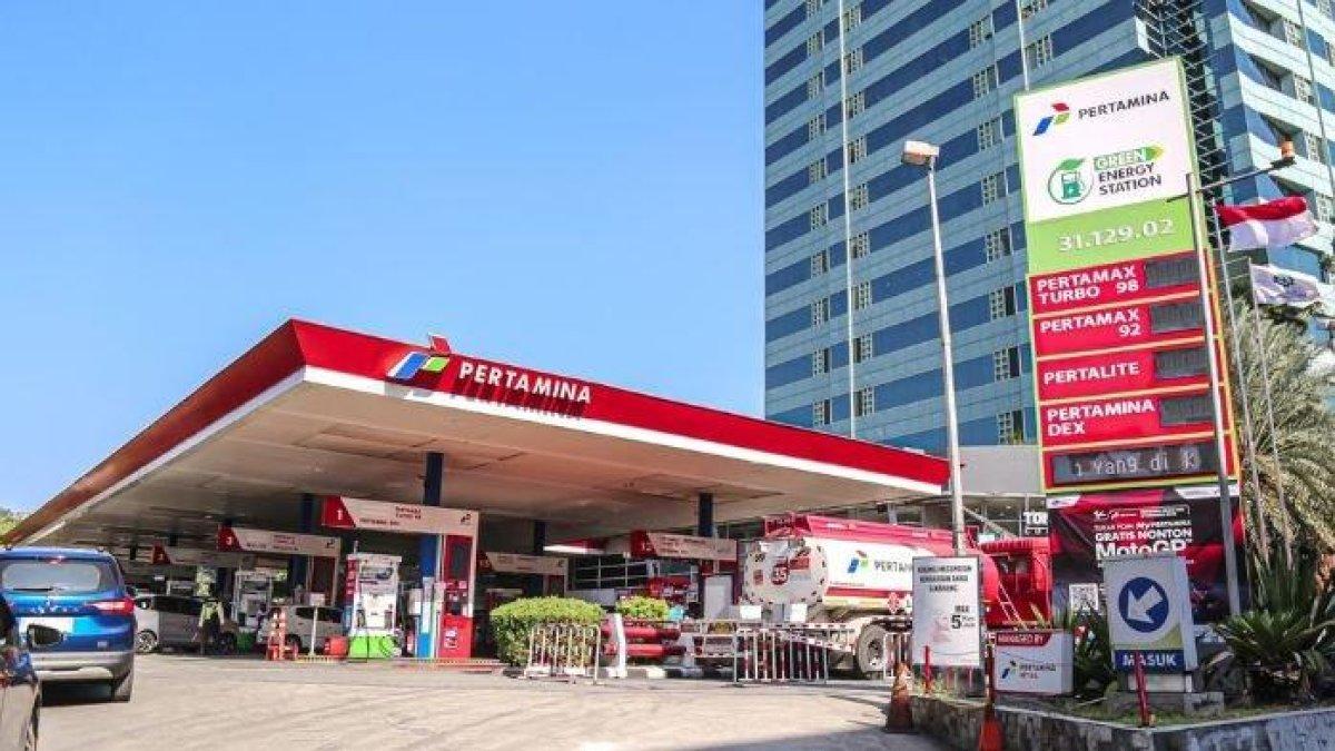 HARGA PERTAMAX NAIK - Naiknya harga Pertamax memberatkan masyarakat