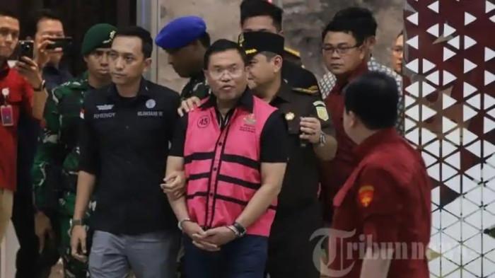 DITAHAN - Eks Wakil Kepala BGN Sony Sonjaya ditahan Kejaksaan Agung terkait kasus dugaan korupsi program MBG pada Rabu (3/6/2026). Pasca ditetapkan sebagai tersangka dan ditahan, Sony Sonjaya melalui kuasa hukumnya melontarkan kesiapannya menjadi Justice Collaborator (JC) untuk mengungkap nama lain yang diduga terlibat.