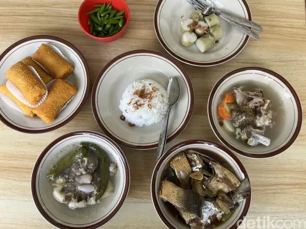 Menu di warung makan Fahmi Bo Icip Icip