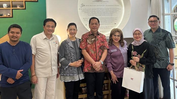 Tomohon Caroll Senduk menghadiri pertemuan bersama Dewan Teh Indonesia sr