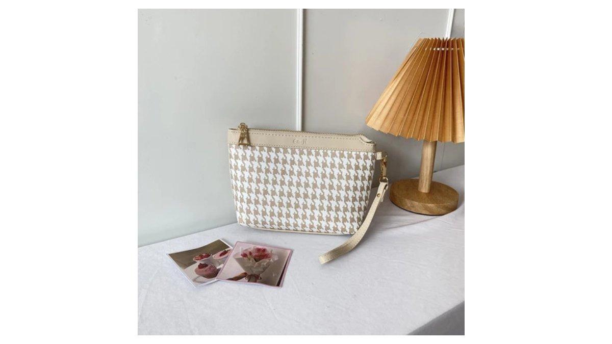 Ilustrasi rekomendasi En-ji Sori Pouch