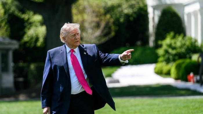 DONALD TRUMP - Presiden AS Donald Trump berbicara dengan anggota media sebelum menaiki Marine One di South Lawn Gedung Putih, Kamis, 16 April 2026, dalam perjalanan ke Joint Base Andrews untuk perjalanan ke Las Vegas. (Foto Resmi Gedung Putih)