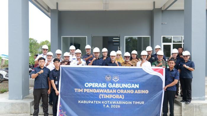 KOMPAK - Kantor Imigrasi Kelas II TPI Sampit bersama Tim Pengawasan Orang Asing (TIMPORA) Kabupaten Kotawaringin Timur, gelar operasi untuk pengawasan orang asing di wilayah tersebut.