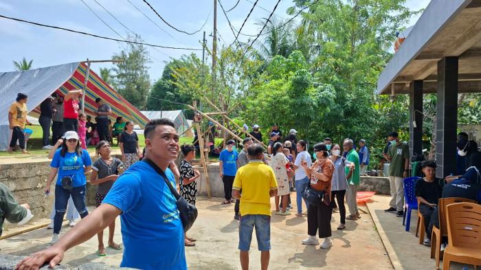 GUNCANGAN - Gempa magnitudo 5,4 mengguncang Pulau Kawio, Sangihe, Kamis (11/6/2026), membuat warga panik dan berhamburan keluar rumah untuk menyelamatkan diri.