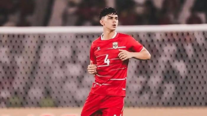 TIMNAS INDONESIA - Pemain Timnas Indonesia, Mathew Baker saat memperkuat Skuat Garuda di FIFA Matchday di Stadion Utama Gelora Bung Karno, baru-baru ini. Mathew Baker dikabarkan bergabung ke Timnas U-19 jelang semifinal Piala AFF.