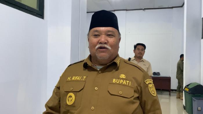 RIFAI TAJUDDIN - Bupati Bengkulu Selatan Rifai Tajuddin saat diwawancarai TribunBengkulu.com, Senin (5/1/2026). Rifai mengungkapkan akan berkomitmen untuk membuat semua PNS lebih disiplin ditahun 2026.