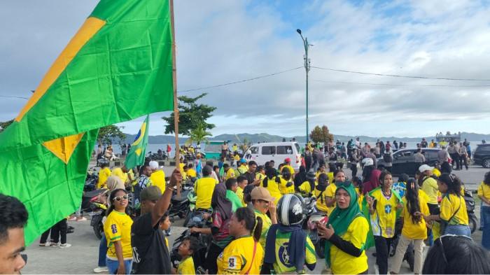 EUFORIA PIALA DUNIA 2026 - Ratusan orang tiba di titik finish RTH KH Ma'ruf Amin dalam momen konvoi perdana fans fanatik Tim Nasional (Timnas) Brazil di Kota Fakfak Papua Barat, Rabu (10/6/2026).
