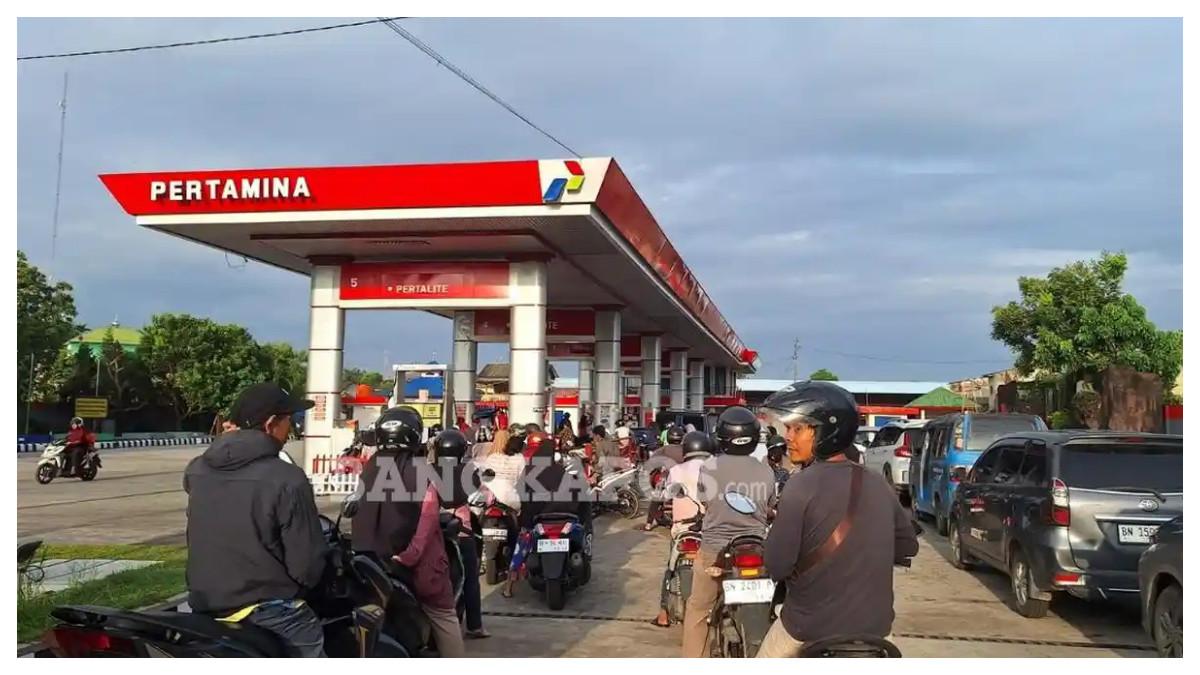 HARGA PERTAMAX NAIK- Imbas harga BBM jenis Pertamax naik, warga Malang jual mobil Mercy miliknya