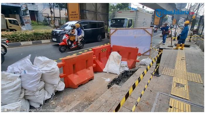 LEDAKAN GALIAN PIPA - Proyek galian pipa air bersih yang meledak di Jalan RS Fatmawati Raya, Cilandak, Jakarta Selatan, Senin (8/6/2026).