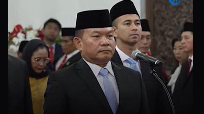 Dudung Abdurachman saat dilantik jadi Penasihat Khusus Presiden. Dulu Sekolah Nyambi Jadi Loper Koran.