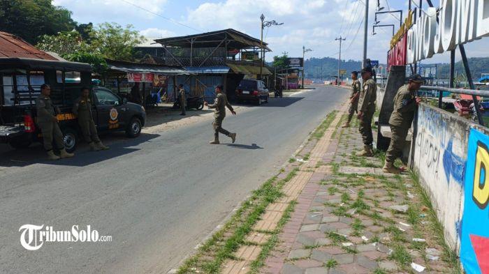 Satpol PP dan Damkar Klaten menyisir lokasi yang diduga terjadi drop
