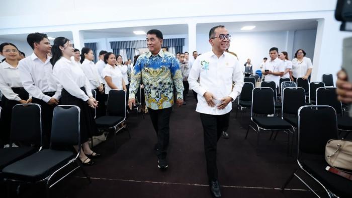 PEMPROV SULUT - Gubernur Sulawesi Utara, Mayjen TNI (Purn) Yulius Selvanus Komaling, S.E., atau YSK dan Menteri Pendidikan Tinggi, Sains, dan Teknologi RI, Prof Brian Yuliarto, Ph.D saat peresmian Fakultas Kedokteran Universitas Negeri Manado (FK Unima) di UNIMA, Kamis (11/6/2026).