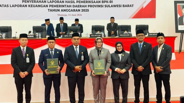 TEMUAN BPK - Staf Ahli Bidang Keuangan Pemerintah Pusat BPK RI, Ahmad Adib Susilo, menyampaikan hasil pemeriksaan dalam Rapat Paripurna DPRD Provinsi Sulawesi Barat di Gedung DPRD Sulbar, Kamis (11/6/2026).