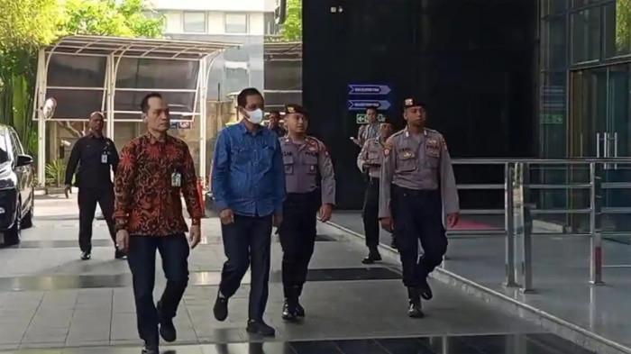 OTT BUPATI MUARA ENIM - Bupati Muara Enim, H Edison, yang terjaring dalam Operasi Tangkap Tangan (OTT) tiba di Gedung Merah Putih KPK, Jakarta Selatan, Selasa (9/6/2026) pagi. 