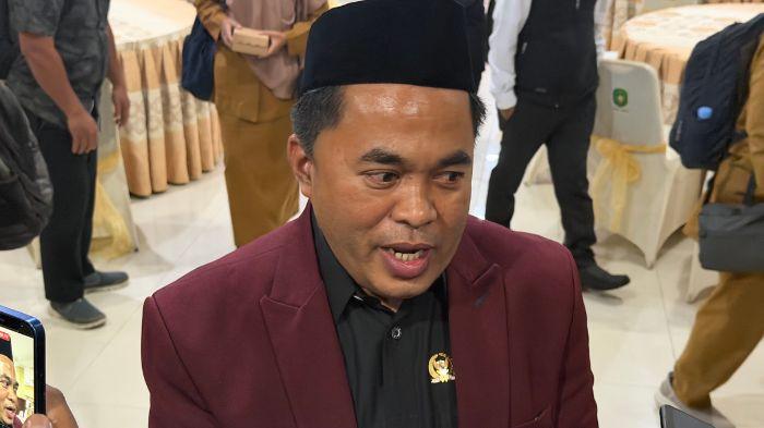 DUKUNGAN UNTUK ASIA - Ketua DPRD Kutai Kartanegara, Ahmad Yani, berharap negara-negara Asia mampu berbicara banyak pada gelaran Piala Dunia 2026. Ia menjagokan Tim Samurai Biru Jepang sebagai salah satu kekuatan Asia yang berpotensi menciptakan kejutan di panggung dunia. (TRIBUNKALTIM.CO/PATRICK VALLERY SIANTURI)