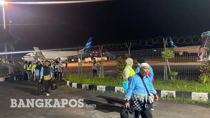 Jemaah haji asal Kloter 7 PLM tiba di VIP Bandara Depati Amir, Kamis (11/6/2026) malam.