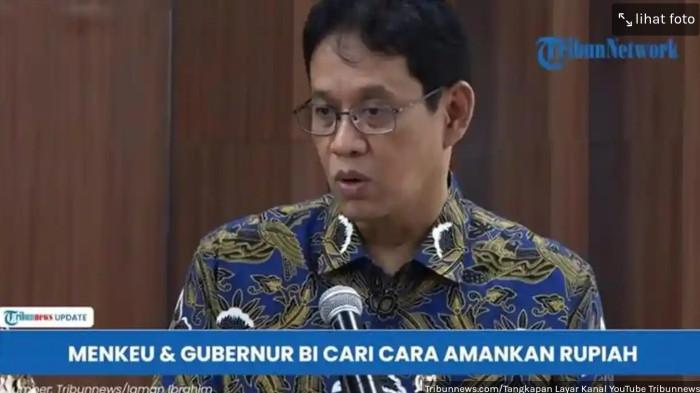 SENYUM PURBAYA LENYAP - Menteri Keuangan Purbaya Yudhi Sadewa saat berbicara di depan pers di gedung DPR RI di Jakarta, Sabtu (6/6/2026). Dalam kesempatan itu, Purbaya menjelaskan kondisi perekonomian Indonesia, di tengah terus merosotnya nilai tukar rupiah.