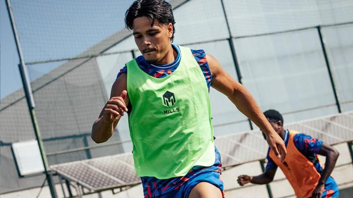 ABROAD ORATMANGOEN - Pemain Timnas Indonesia, Ragnar Oratmangoen, dalam sesi latihan tim FCV Dender pada musim kompetisi Liga Jupiler atau Liga Pro Belanda 2025/2026, Sabtu (16/8/2025). (Instagram Dender - 20/8/2025)
