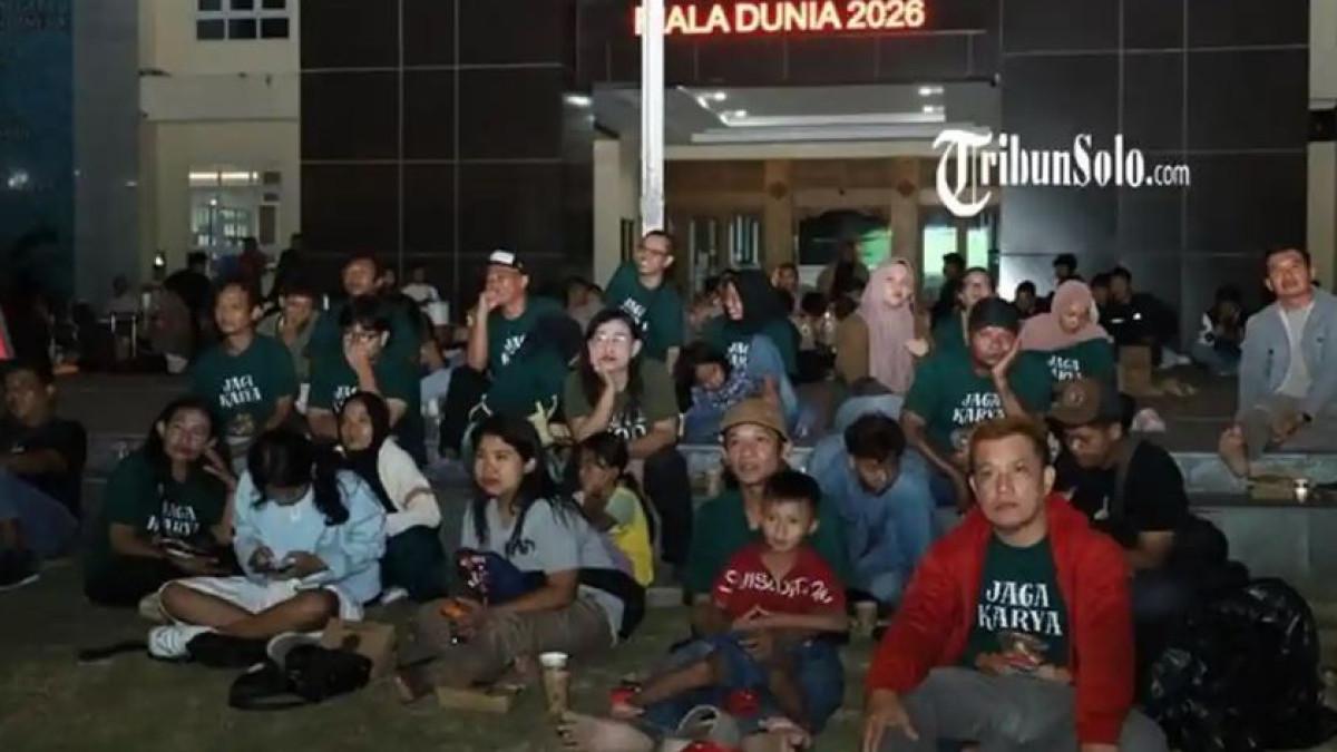 NOBAR - Ilustrasi Nonton Bareng (Nobar) pesta bola dunia 2026 di Mapolresta Solo. Sejumlah lokasi di Kota Solo, Jawa Tengah, disulap menjadi venue nonton bareng (nobar), berikut daftarnya.
