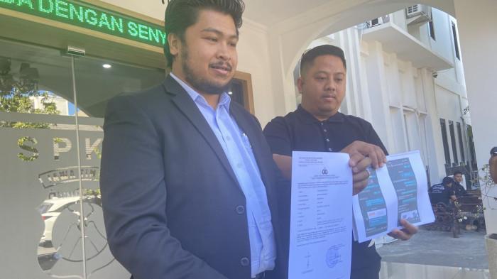 LAPORKAN VICKY PRASETYO - Seorang pengusaha asal Surabaya, Fajar Ramadhon melaporkan Vicky Prasetyo dan Fiona Fachrunisa ke Sentra Pelayanan Kepolisian Terpadu (SPKT) Polda Jatim pada Kamis (11/6/2026).