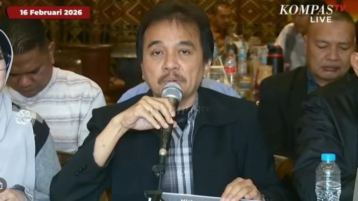 SANTAI - Roy Suryo dalam tayangan Kompas TV soal duduk perkara penelitian ijazah Jokowi, hingga ditetapkannya sebagai tersangka. Roy Suryo kini tampak santai terkait nasibnya sebagai tersangka.