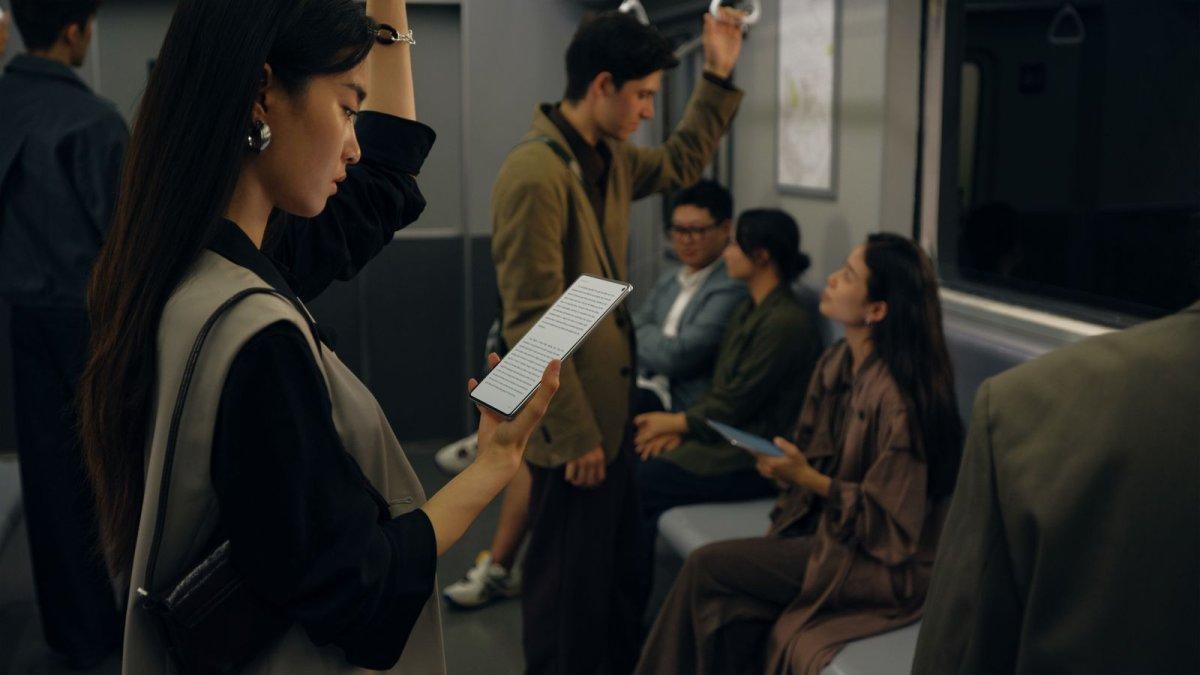 Mencari perangkat praktis untuk bekerja, belajar, dan menikmati hiburan? HUAWEI MatePad Mini hadir dengan ukuran ringkas, layar luas, dan performa yang siap menemani aktivitas sehari-hari.