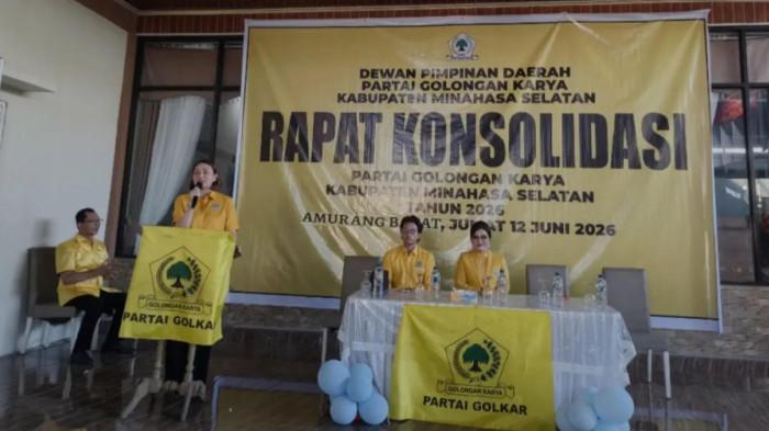 KONSOLIDASI - Ketua DPD I Partai Golkar Sulawesi Utara, Michaela Elsiana Paruntu, (MEP) membakar semangat kader dalam agenda konsolidasi partai di Kabupaten Minahasa Selatan, Jumat (12/6/2026).