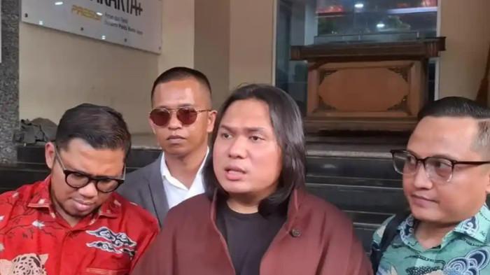 JALANI PEMERIKSAAN - Potret Keanu Agl di Polda Metro Jaya, Senin (8/6/2026).