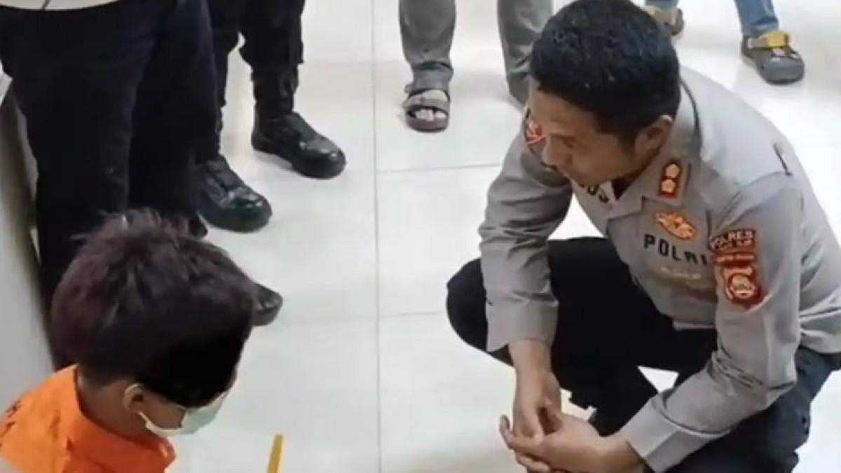 DIINTEROGASI KAPOLRES - Kapolres Ogan Ilir AKBP Bagus Suryo Wibowo meminta keterangan tersangka pembunuhan wanita hamil, Jumat (12/6/2026) petang. Tersangka dan korban diketahui memiliki hubungan pacaran.