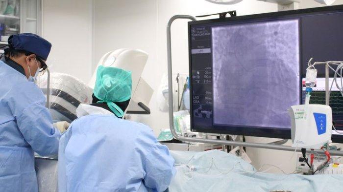 Pemasangan ring jantung pada pasien penyakit jantung koroner dengan Teknologi IntraVascular Ultrasound atau IVUS.