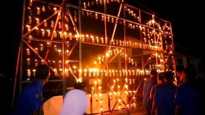 Pawai obor Desa Rawang Lama diikuti ribuan peserta mulai dari anak-anak hingga orang dewasa.