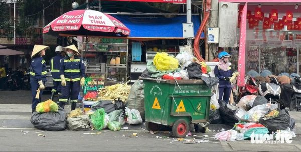 Nhà máy xử lý rác Đà Lạt ngừng 2 ngày, 1.000 tấn rác tồn đọng trên vỉa hè - Ảnh 2.