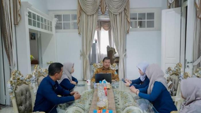 Wali Kota Pangkalpinang, Prof Saparudin, menjadi orang pertama yang didata oleh petugas Badan Pusat Statistik (BPS), Senin (15/6/2026). Pendataan dilakukan langsung di Rumah Dinas Wali Kota.