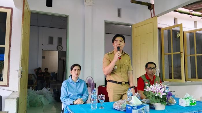Bupati Sangihe Michael Thungari kunjungi warga terdampak gempa