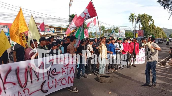 kantor gubenur sumbar didemo mahasiswa 2 15/6/2026