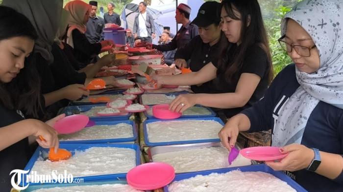 Tampak jenang manggul, yang dibuat warga menyambut datangnya bulan Suro di Desa Sidorejo, Kecamatan Kemalang, Kabupaten Klaten.