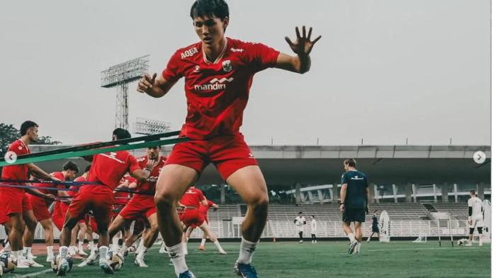 Aksi Mitchell Lee Baker saat mengikuti pemusatan latihan bersama Timnas Indonesia.