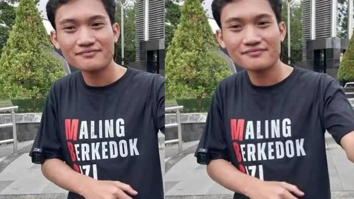 SOSOK - Tiyo Ardianto saat menunjukan teror dalam bentuk pesan yang masuk ke handphonenya, Jumat (13/02/2026). Sosok Tiyo Ardianto, mantan Ketua BEM UGM yang temukan alat pelacak di mobilnya.