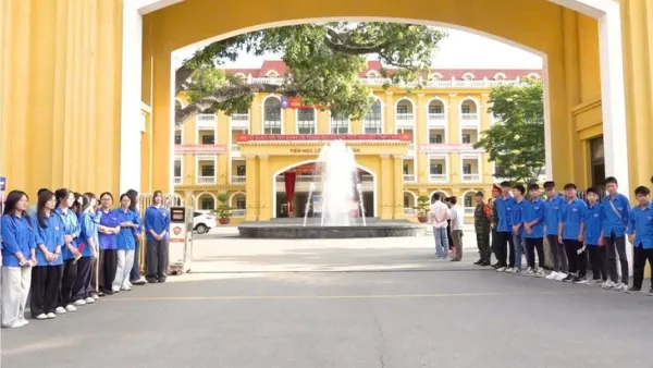 Xác minh phản ánh giám thị yêu cầu thí sinh cho bạn xem bài thi - Ảnh 1.