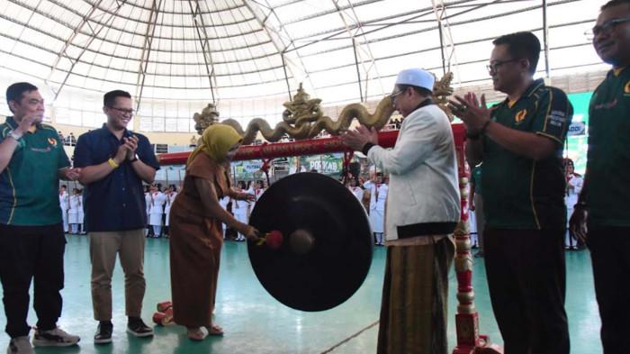 PEMBUKAAN PORKAB - Wakil Bupati Sidoarjo Mimik Idayana membuka Porkab 2026 di GOR Sidoarjo, Senin (15/6/2026).