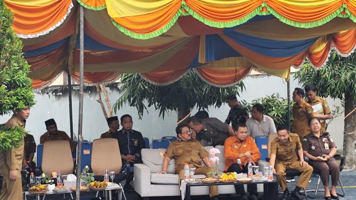 Bupati Boalemo Rum Pagau saat menghadiri mengukuhkan 150 Petugas