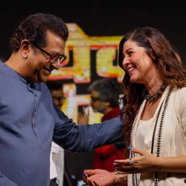 या पोस्टच्या अखेरीस तेजस्विनीने राज ठाकरेंचा एक फोटो शेअर केला आहे. त्यावर लिहिलं आहे 'समय प्रसंग ओळखावा राग निपटुनी काढावा. आला तरी कळो न द्यावा जनांमध्ये.' तेजस्विनीच्या या पोस्टवर अनेक मराठी कलाकारांनीही लाइक्स आणि कमेंट्सचा वर्षाव केला आहे. 