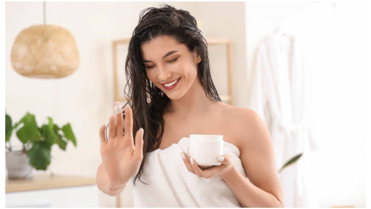Ilustrasi tips memulihkan rambut yang rusak dengan menggunakan hair mask